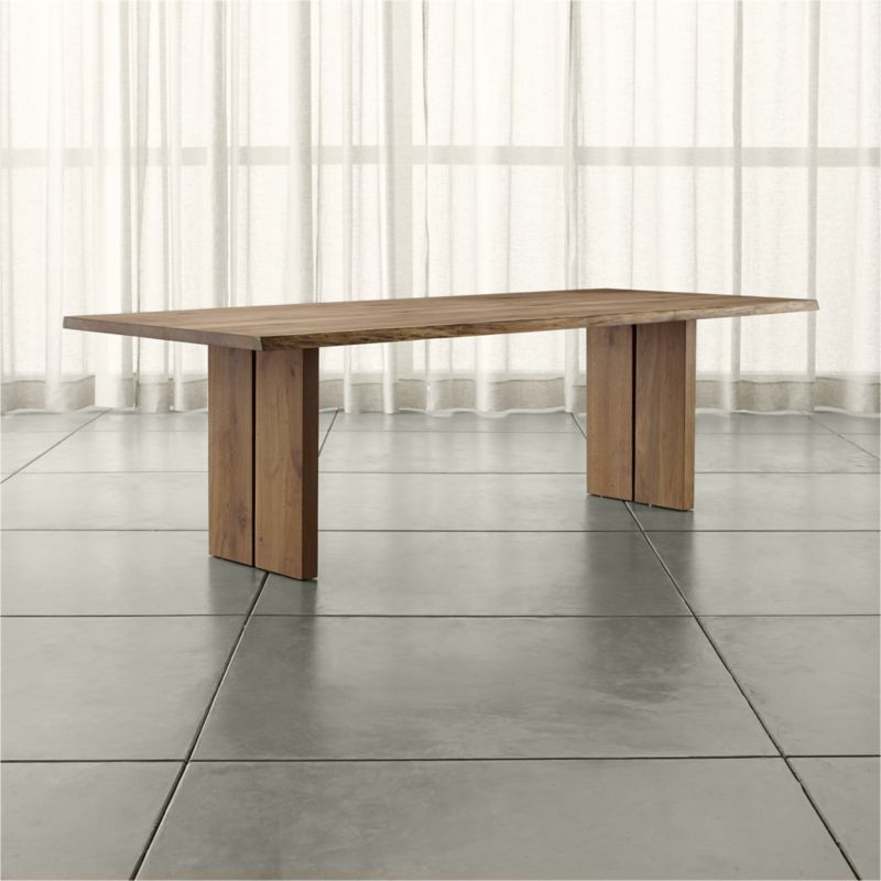 Max Dining Table